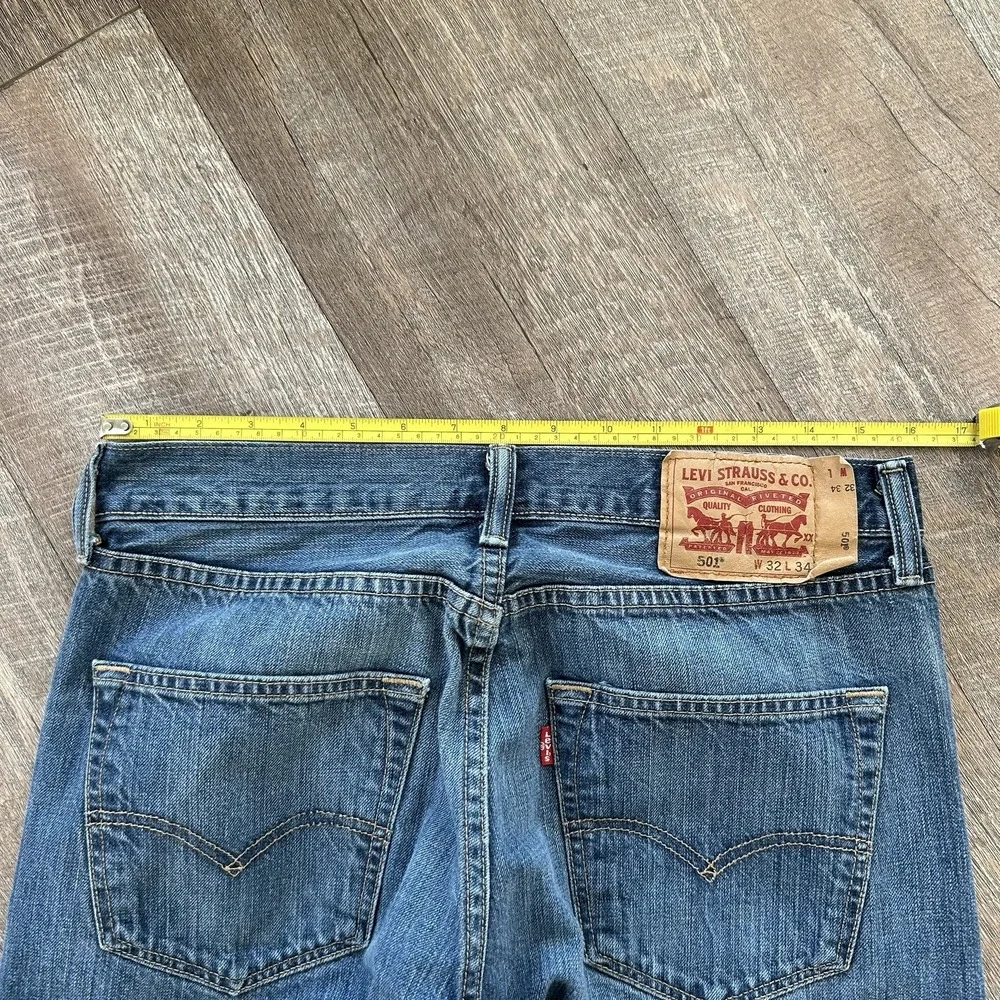 Levi's 501 Original Jeans Men's 32x32 Medium Wash Button Fly Straight Leg